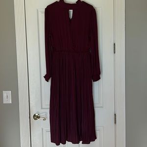 She+sky. Size M. Never worn. Perfect condition. Smoke and pet free home. Dress.